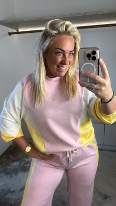 SWEATER Geel